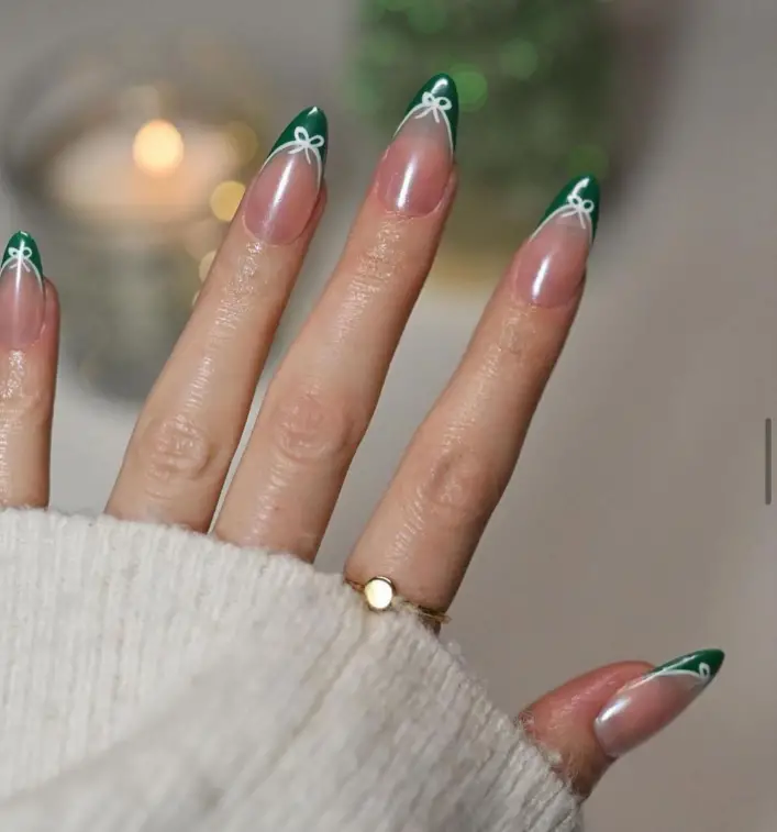 Dark Green Bow Nails Design