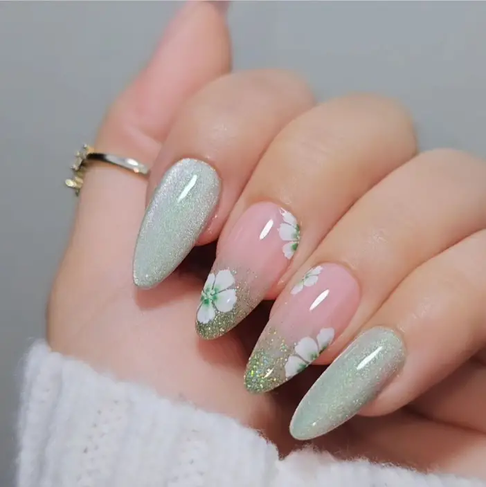 Flower Glitter Nails Design