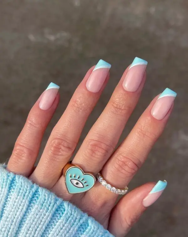 Simple Side Baby Blue Nails For Summer 