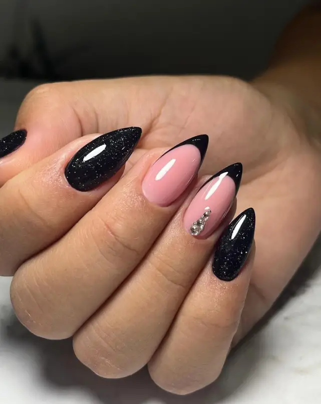 Black Simple Nails For Summer 