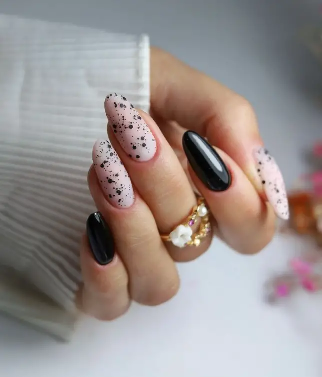  Black Simple Nails For Summer