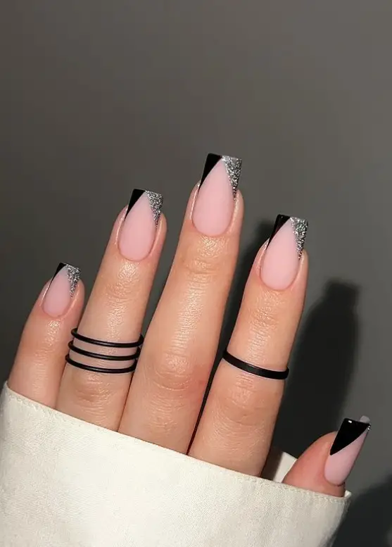 Black And Silver Classy Nail Inspo Design