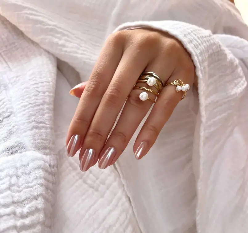 Gold Simple Nail Inspo Design