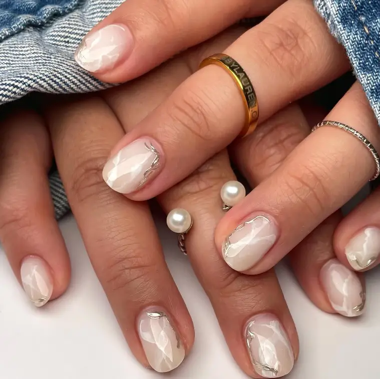 White Simple Short Nail Inspo