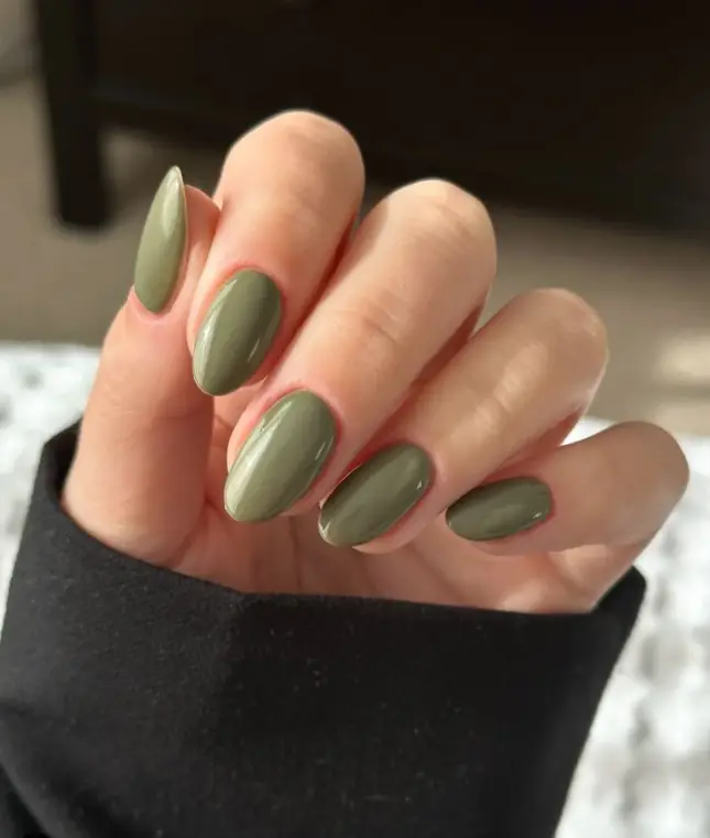 Simple Green Short Nail Inspo